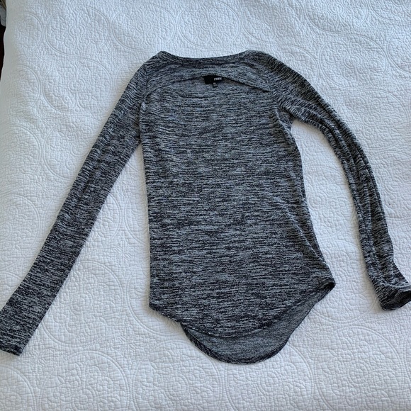 Aritzia Wilfred Free Long Sleeve Peephole Top - Picture 7 of 9